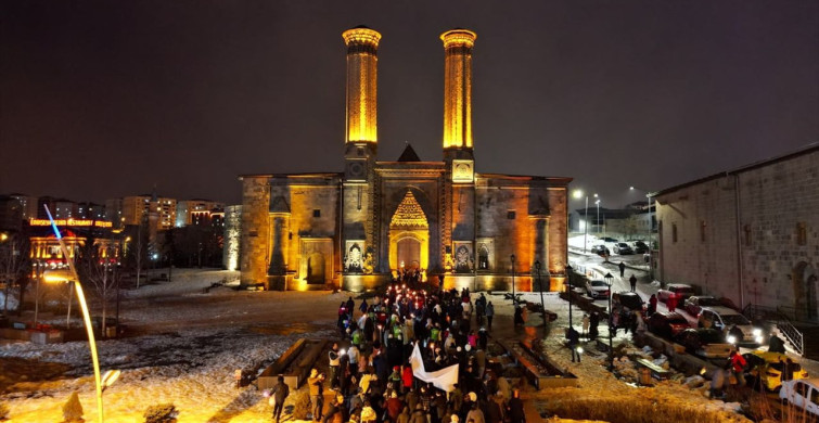 Erzurum'da Ramazan Coşkusu Fener Alayıyla Başladı