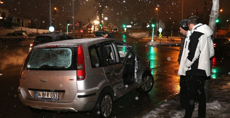 Erzurum'da Üç Araçlı Trafik Kazası