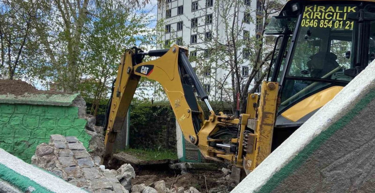 Erzurum'daki Çifte Kardeşler Türbesi Yıkım Gerginliği