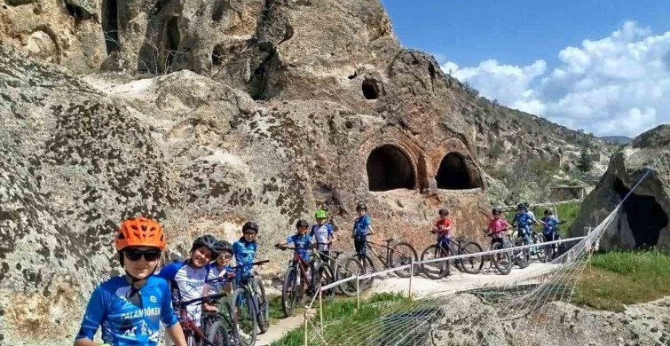 Erzurumlu Bisikletçiler, Afyonkarahisar'da Madalyalarla Döndü