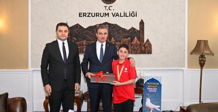 Erzurum'un Başarılı Öğrencileri Vali Baruş'u Ziyaret Etti