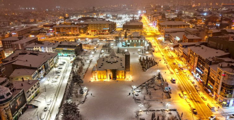 Erzurum'un Tarihi Yapıları Karla Kaplandı
