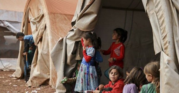 Esed Rejimi Rukban Kampı'nda Tahliyelere Devam Ediyor 