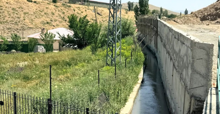 Esendere beldesinde duvar çalışmaları devam ediyor
