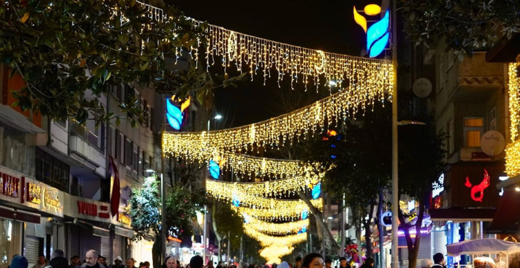 Esenler Dörtyol Meydanı'nda Ramazan Işıklandırması