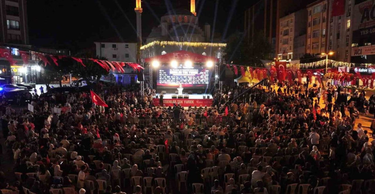 Esenler'de 253 metrelik bayrakla 15 Temmuz şehitleri anıldı