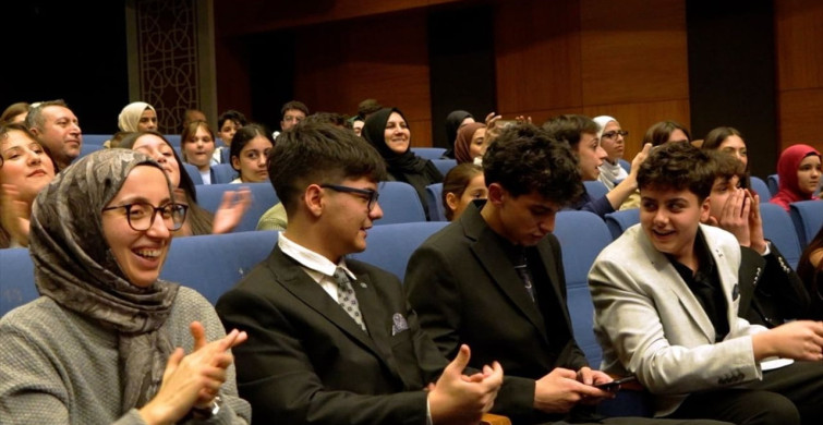 Esenler'de Tiyatro Günleri Ödülleri Sahiplerini Buldu