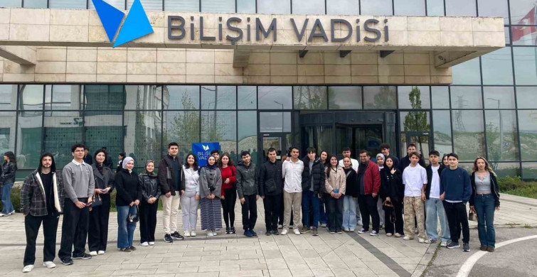 Esenyurt Belediyesi'nden Öğrencilere Bilişim Vadisi Ziyareti