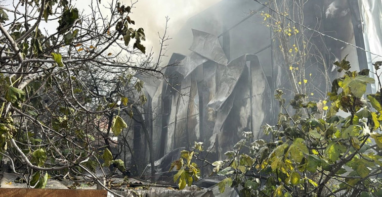 Esenyurt'ta Depo Yangını Kontrol Altına Alındı