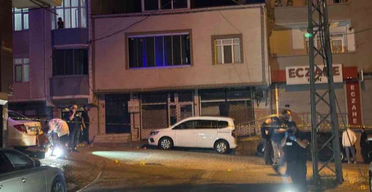 Esenyurt'ta iki grup arasında silahlı çatışma güvenlik kamerasına yansıdı
