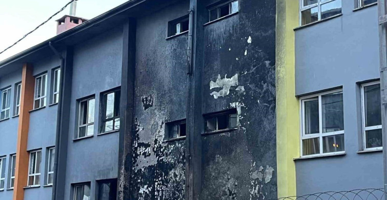 Esenyurt'ta İlkokulda Yangın Çıktı