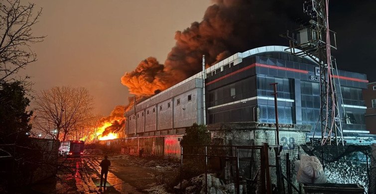 Esenyurt'ta Kahve Fabrikasında Yangın Çıktı