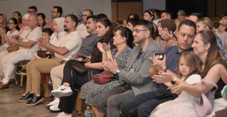 Esenyurt'ta Minik Piyanistler Yıl Sonu Dinletisini Gerçekleştirdi