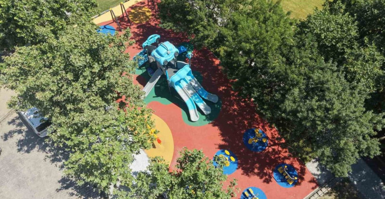 Esenyurt'ta parklar yenileniyor, çocuklar güvenle oynuyor