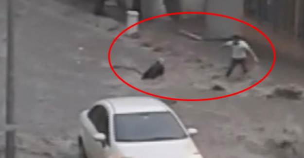Esenyurt'ta Sele Kapılan Kadını Vatandaşlar Kurtardı