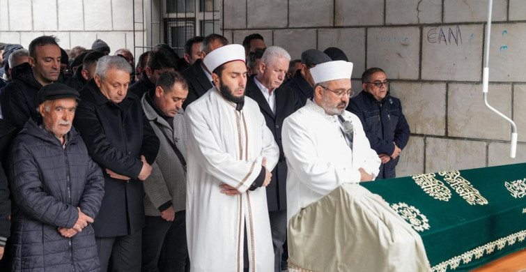 Esenyurt'ta Servis Midibüsü Kazası: İki Kadının Cenazesi Dualarla Uğurlandı