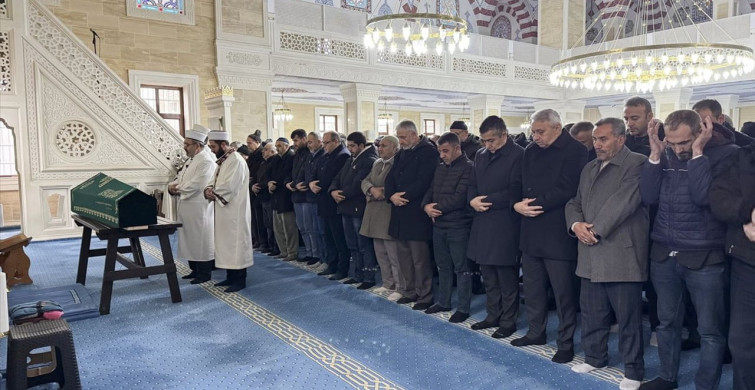 Esenyurt'ta Servis Midibüsünün Devrilmesi Sonrası Sürücü Defnedildi