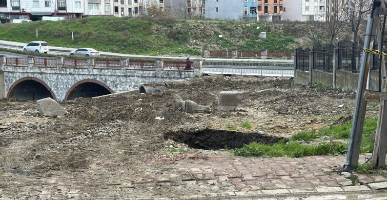 Esenyurt'taki Çukurun Nedeni Jeolojik Faktörler mi?
