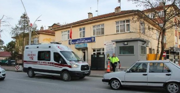 Eşi Tarafından Bıçaklanan Kadın Polise Sığındı
