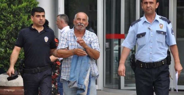 Eşinin Yüzüne Tuz Ruhu Attı, Sonrasında Basın Açıklaması Yaptı
