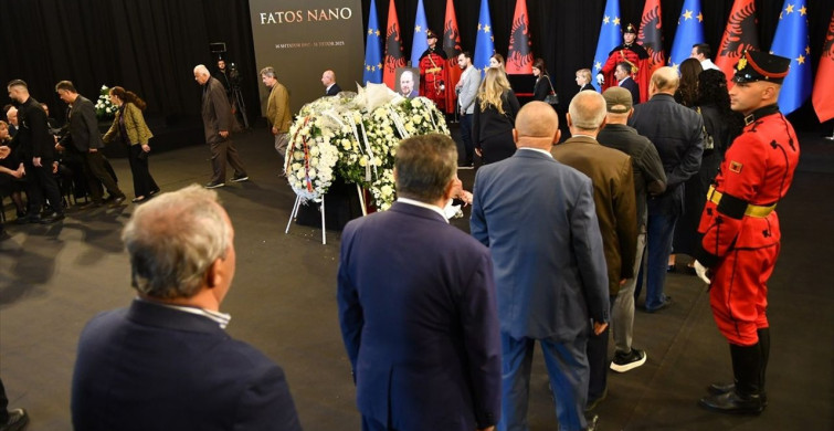 Eski Arnavutluk Başbakanı Fatos Nano'nun Cenazesi Törenle Gerçekleşti