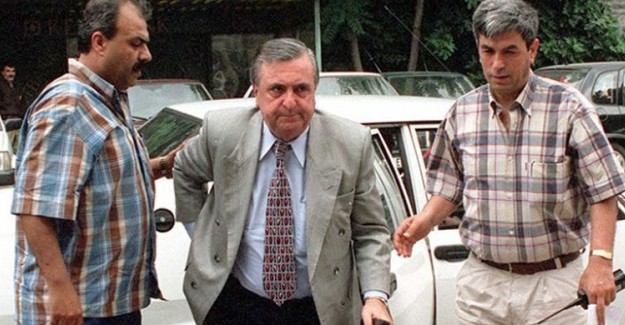Eski Bakan Bıçaklanarak Öldürüldü 