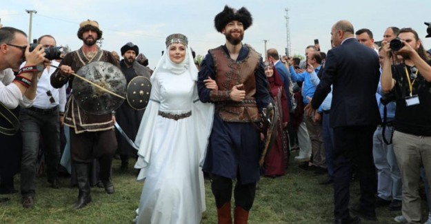 Eski Bakan'ın Oğlundan Kayı Düğünü