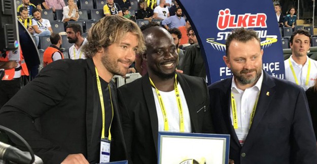Eski Fenerbahçeli Stephen Appiah’tan Irkçılığa Tepki!