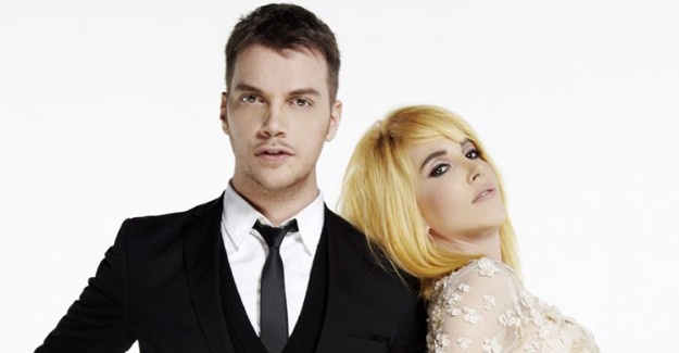 Eski Sevgililer Hande Yener ve Sinan Akçıl Pişti Oldu