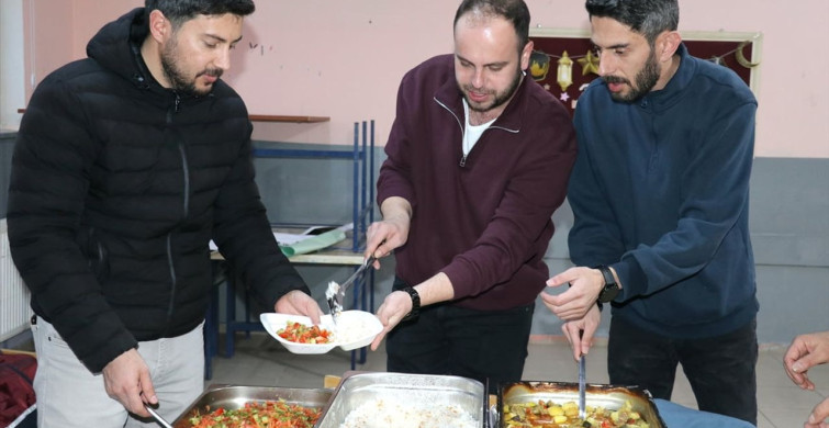 Eskiharman Köyü'nde Öğrenciler İçin İftar Sofrası Kuruldu