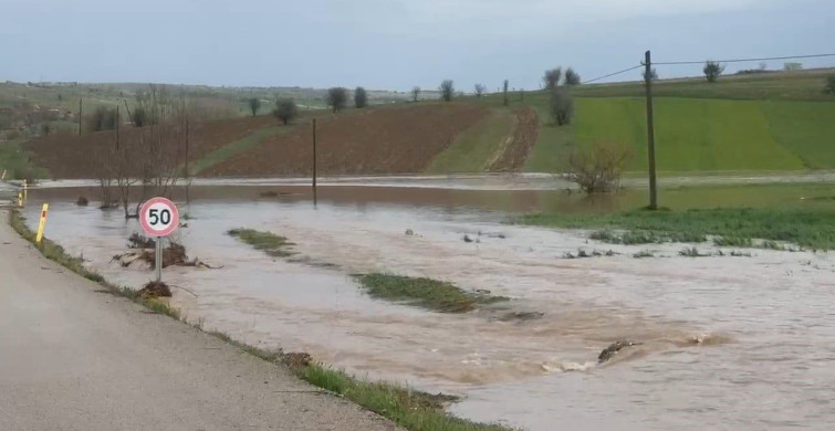 Eskipazar'da Dolu ve Sağanak Yağış Hayatı Olumsuz Etkiledi
