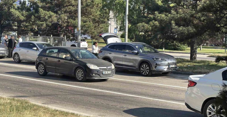 Eskişehir çevre yolunda otomobilin çarptığı kadın hastaneye kaldırıldı