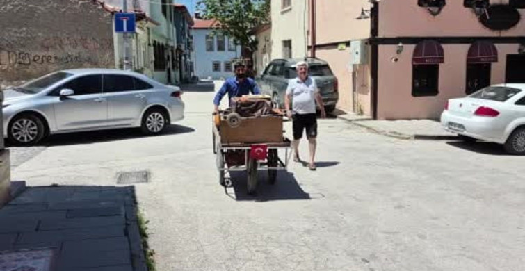 Eskişehir'de antikacı, merhumların evlerinden eski eşyaları topluyor
