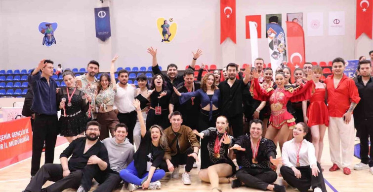 Eskişehir'de Dans Sporları Şampiyonası: 300 Sporcu Yarıştı