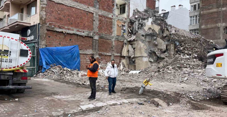 Eskişehir'de Duvarı Delinen Dükkan İçin Geçici Çözüm: Branda