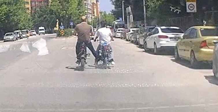 Eskişehir'de elektrikli bisikletle itilen motosiklet kameralara yansıdı