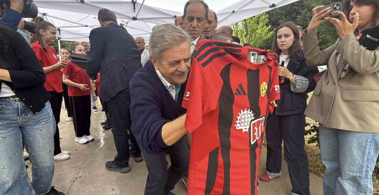Eskişehir'de Fethi Heper Spor Ortaokulu açıldı