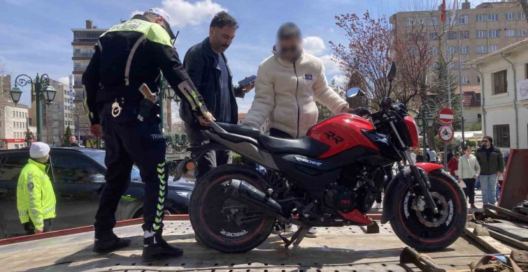 Eskişehir'de Gürültülü Egzoz Sebebiyle Motosikletliye Yüksek Ceza
