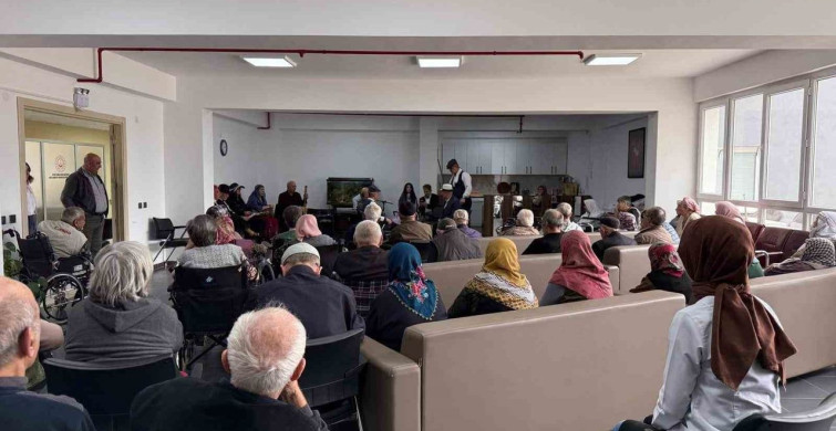 Eskişehir'de Huzurevi Sakinlerine Özel Tiyatro Gösterisi