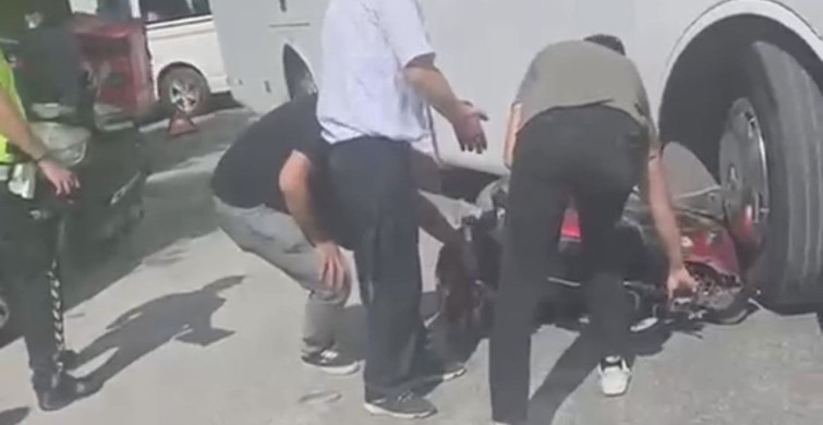 Eskişehir'de işçi servisi ile çarpışan motosikletli yaralandı