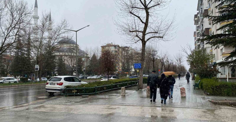 Eskişehir'de Karla Karışık Yağmur Sürprizi