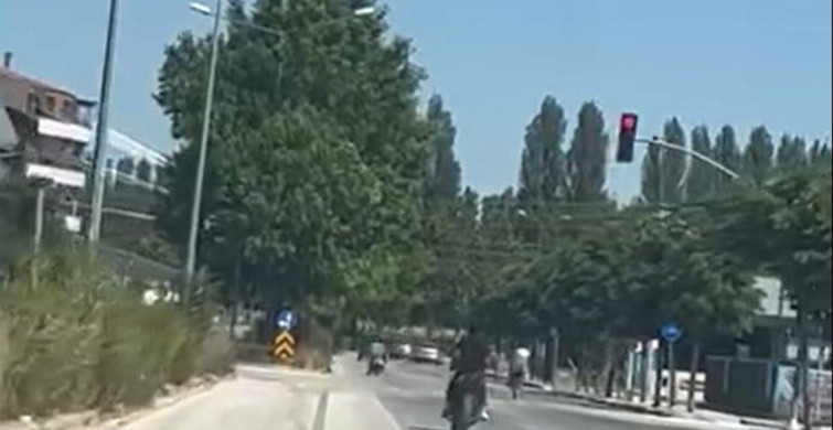 Eskişehir'de kasksız sürücü plakasız motosikletle tehlikeli hareketler yaptı