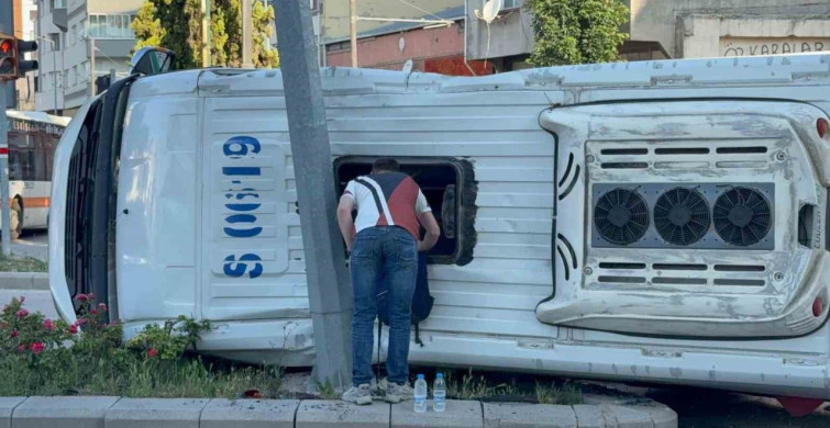 Eskişehir'de Midibüs Kazası: İşçi Servisi Yan Yattı