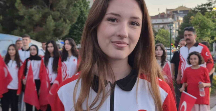 Eskişehir’de milli sporculardan 15 Temmuz’a özel Sancak Koşusu