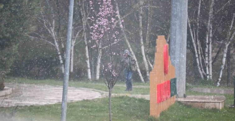 Eskişehir'de Nisan Yağmurları Öğrencileri Etkiledi