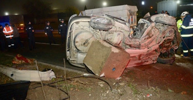 Eskişehir'de Otomobil Aydınlatma Direğine Çarptı: 1 Ölü!