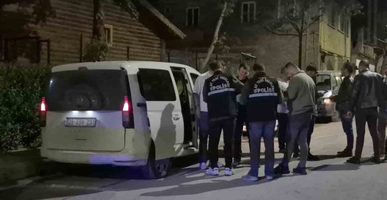 Eskişehir'de Pompalı Tüfekle Ateş Eden 16 Yaşındaki Çocuk Bıçaklandı