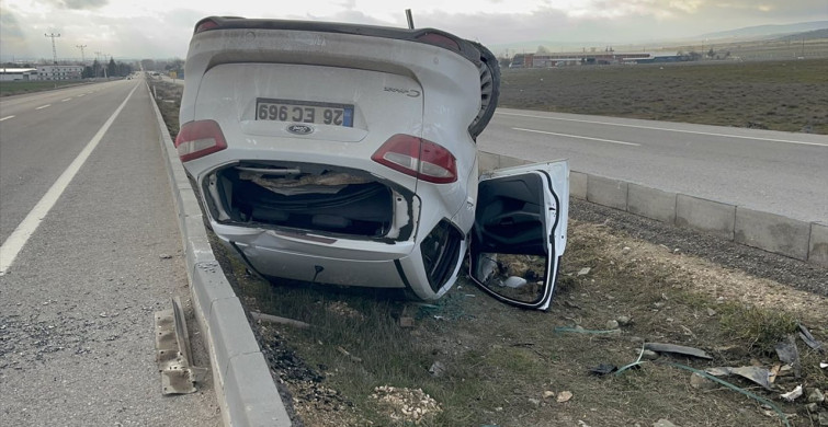 Eskişehir'de Refüje Devrilen Otomobil Kazasında 5 Yaralı