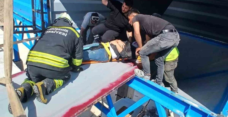 Eskişehir'de taş kırma kuyusuna düşen işçiler itfaiye tarafından kurtarıldı