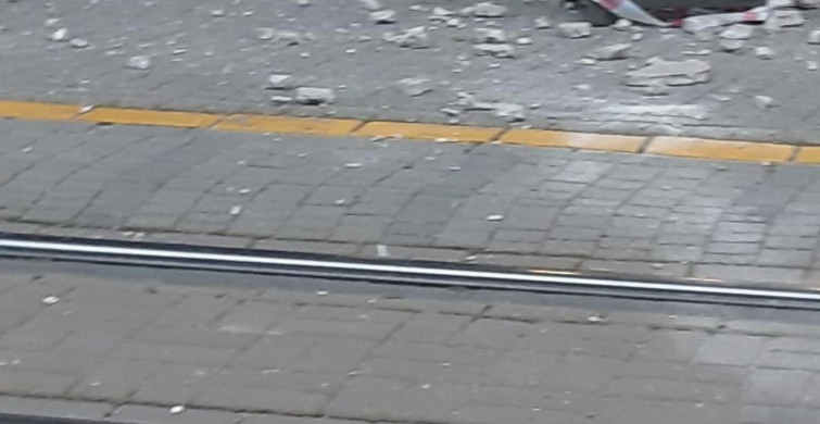 Eskişehir'de Ticaret Sarayı'ndan Beton Parçaları Düşerek Facianın Eşiğinden Dönüldü